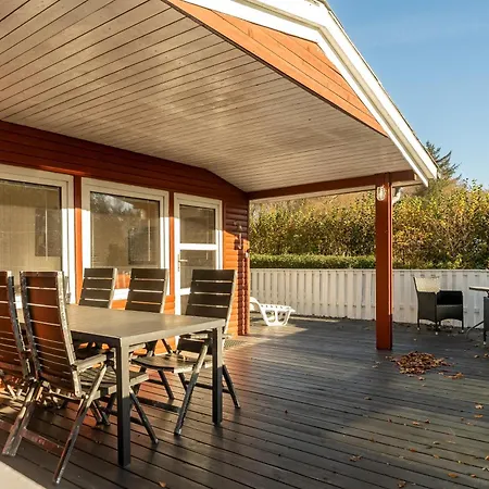 Cozy With Modern Facilities Close To The Water Roslev