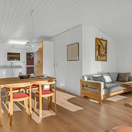 Cozy With Modern Facilities Close To The Water Roslev