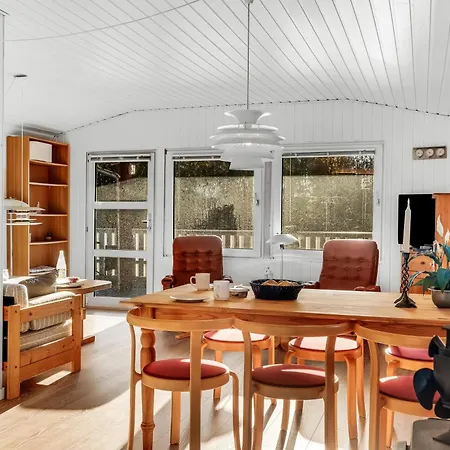 Tatil Evi Cozy With Modern Facilities Close To The Water