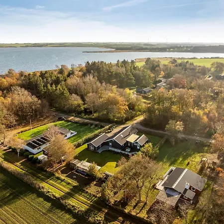 Cozy With Modern Facilities Close To The Water * Roslev