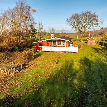 Cozy With Modern Facilities Close To The Water Tatil Evi Roslev
